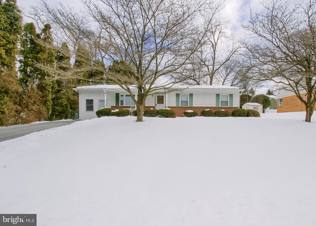 1075 PRINCESS DR, Harrisburg, PA 17113