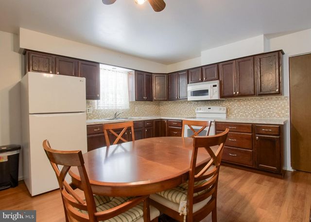 1075 PRINCESS DR, Harrisburg, PA 17113