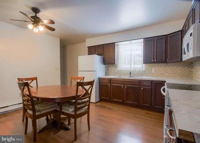 1075 PRINCESS DR, Harrisburg, PA 17113