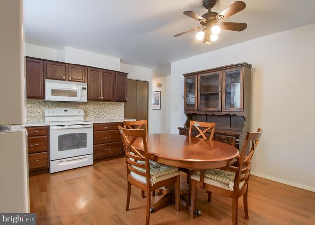 1075 PRINCESS DR, Harrisburg, PA 17113