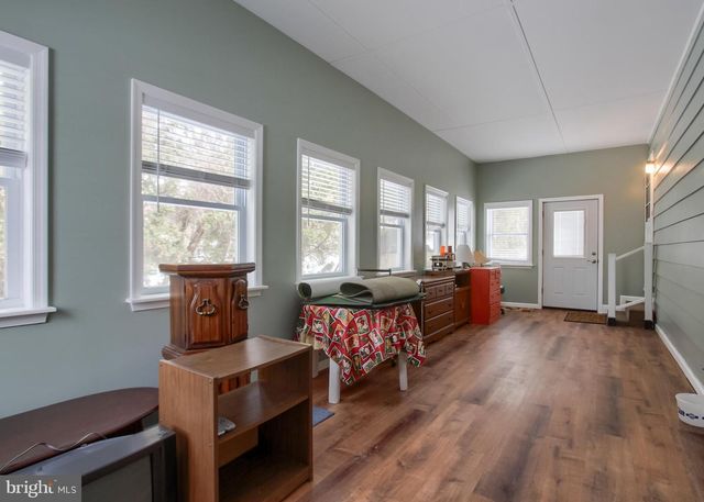 1075 PRINCESS DR, Harrisburg, PA 17113