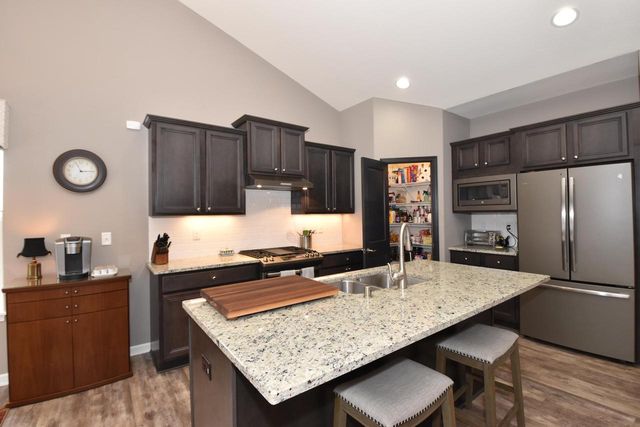 8724 Shady Oak TRAIL, Mount Pleasant, WI 53406