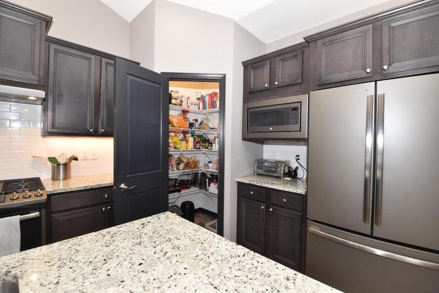 8724 Shady Oak TRAIL, Mount Pleasant, WI 53406