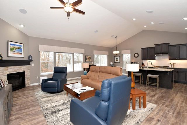 8724 Shady Oak TRAIL, Mount Pleasant, WI 53406