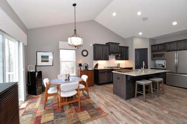 8724 Shady Oak TRAIL, Mount Pleasant, WI 53406