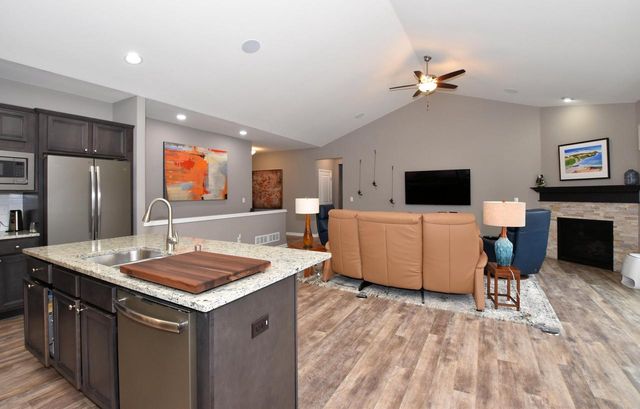 8724 Shady Oak TRAIL, Mount Pleasant, WI 53406