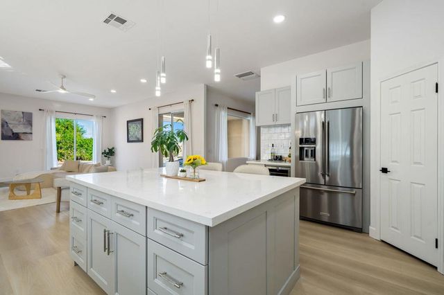 20 Tucson Circle, Palm Desert, CA 92211