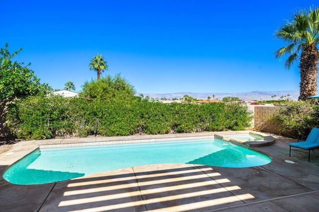 20 Tucson Circle, Palm Desert, CA 92211