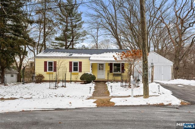 23 Lindy Place, Old Tappan, NJ 07675