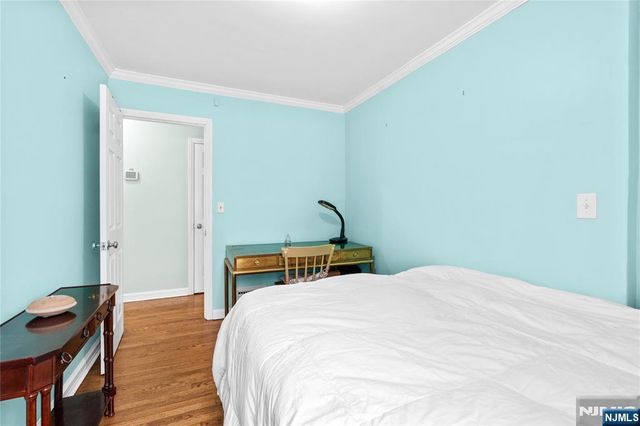 23 Lindy Place, Old Tappan, NJ 07675