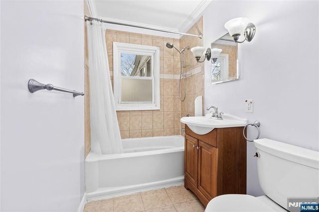 23 Lindy Place, Old Tappan, NJ 07675