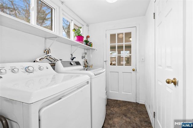 23 Lindy Place, Old Tappan, NJ 07675