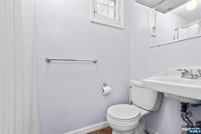 23 Lindy Place, Old Tappan, NJ 07675