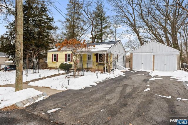 23 Lindy Place, Old Tappan, NJ 07675