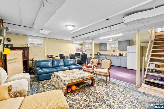 23 Lindy Place, Old Tappan, NJ 07675