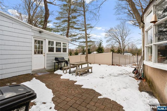 23 Lindy Place, Old Tappan, NJ 07675