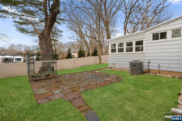 23 Lindy Place, Old Tappan, NJ 07675