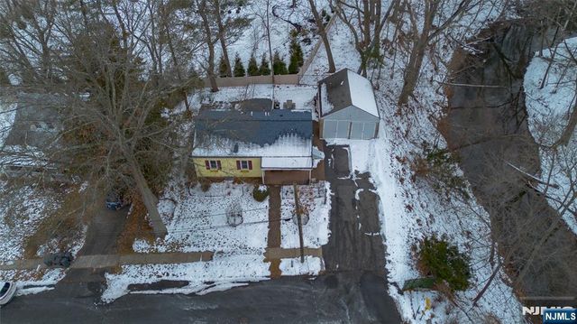 23 Lindy Place, Old Tappan, NJ 07675