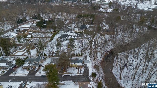 23 Lindy Place, Old Tappan, NJ 07675