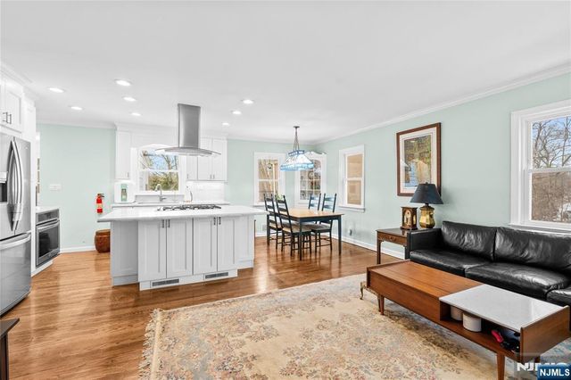 23 Lindy Place, Old Tappan, NJ 07675