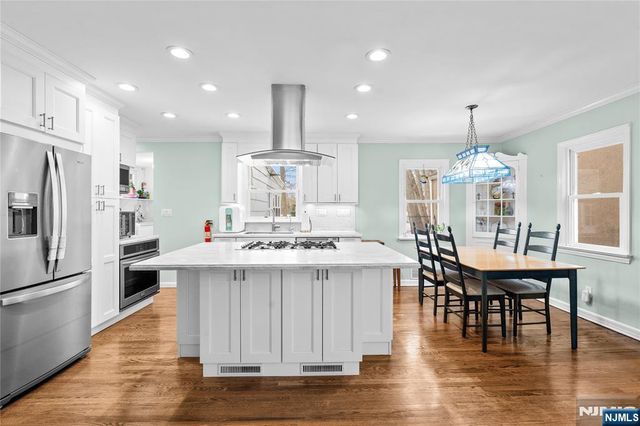 23 Lindy Place, Old Tappan, NJ 07675