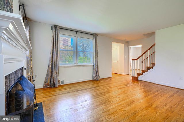 9110 AUTOVILLE DR, College Park, MD 20740