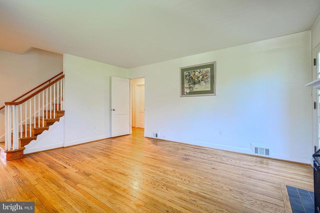 9110 AUTOVILLE DR, College Park, MD 20740