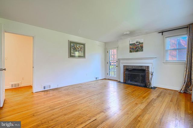 9110 AUTOVILLE DR, College Park, MD 20740