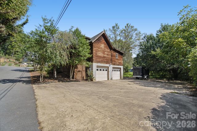1 Locust Avenue, Asheville, NC 28804