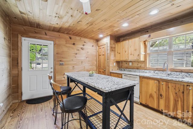 1 Locust Avenue, Asheville, NC 28804