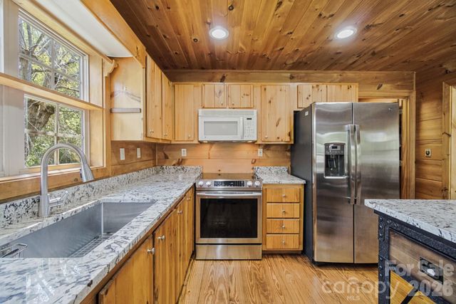 1 Locust Avenue, Asheville, NC 28804
