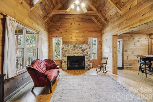 1 Locust Avenue, Asheville, NC 28804