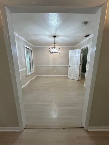 7585 Skipper Lane, Tallahassee, FL 32317