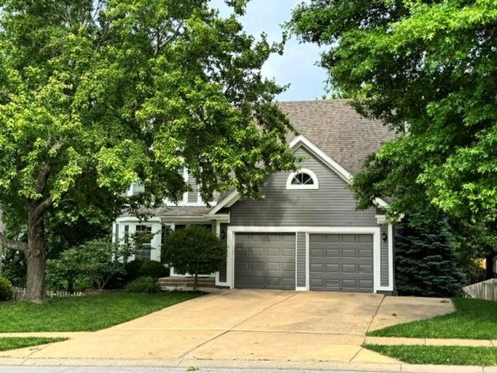 1334 N Anne Shirley Drive, Olathe, KS 66061