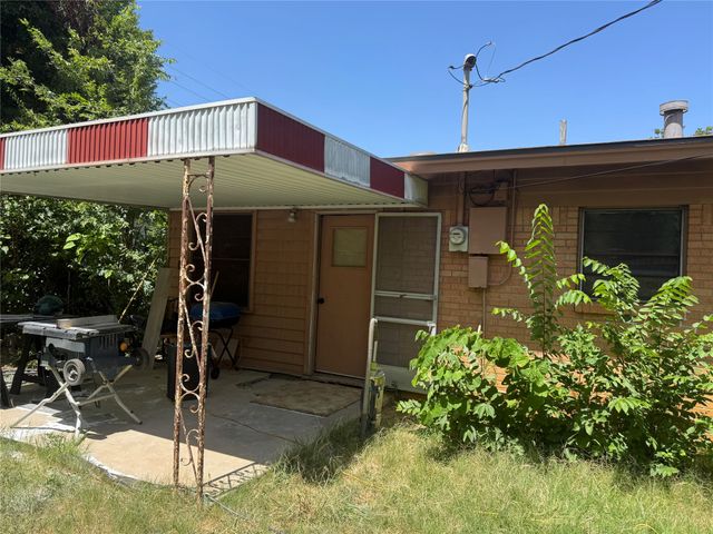 2204 Cloverdale Street, Arlington, TX 76010