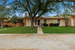 1051 Country Club Dr # M-45, Seguin, TX 78155