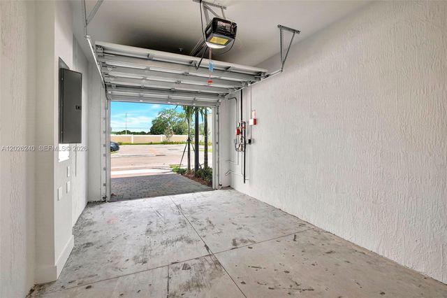 129 SW 171st Way, Pembroke Pines, FL 33027