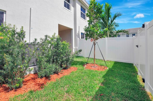129 SW 171st Way, Pembroke Pines, FL 33027