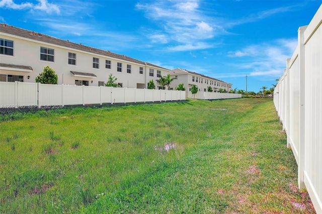 129 SW 171st Way, Pembroke Pines, FL 33027