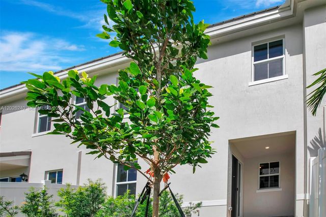 129 SW 171st Way, Pembroke Pines, FL 33027