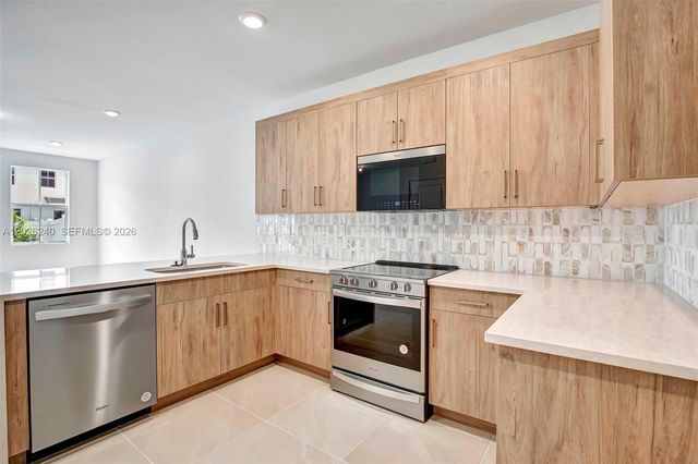 129 SW 171st Way, Pembroke Pines, FL 33027