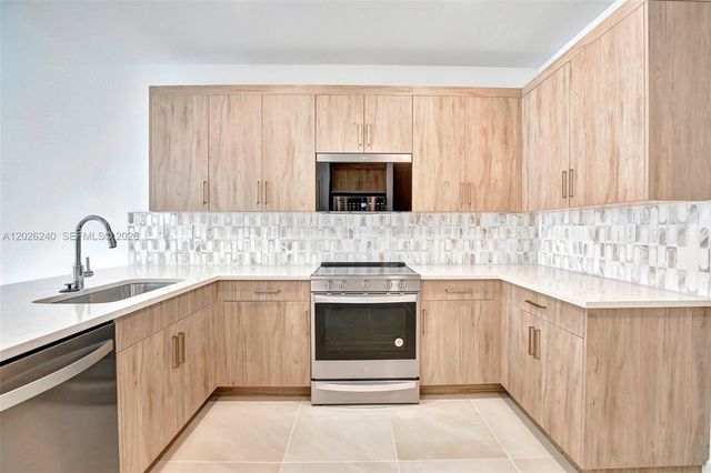 129 SW 171st Way, Pembroke Pines, FL 33027