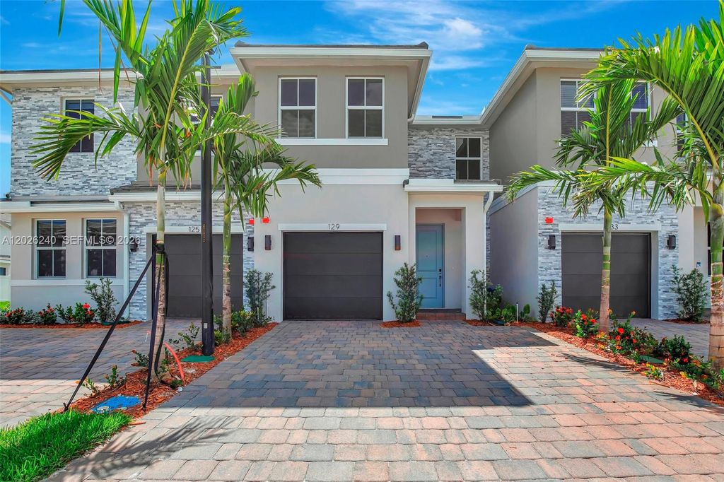 129 SW 171st Way, Pembroke Pines, FL 33027