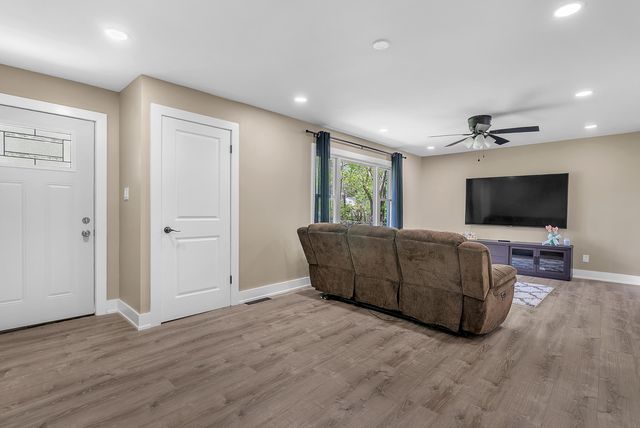 922 Hayes Street, Crown Point, IN 46307