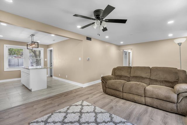 922 Hayes Street, Crown Point, IN 46307