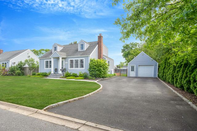 234 6th Avenue, West Babylon, NY 11704
