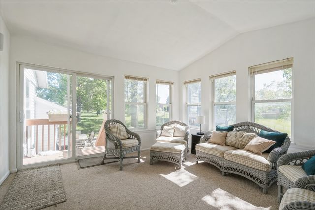 109 Sand Ln NW, Cedar Rapids, IA 52405