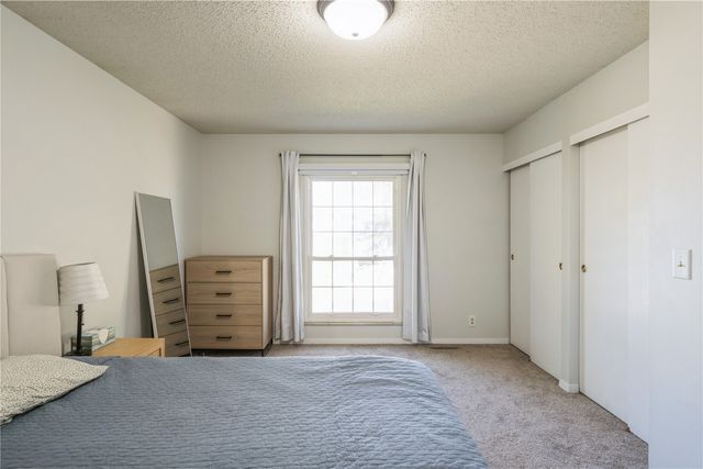 109 Sand Ln NW, Cedar Rapids, IA 52405