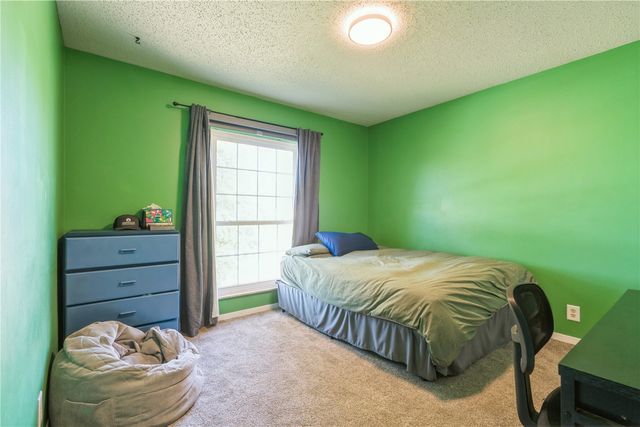 109 Sand Ln NW, Cedar Rapids, IA 52405