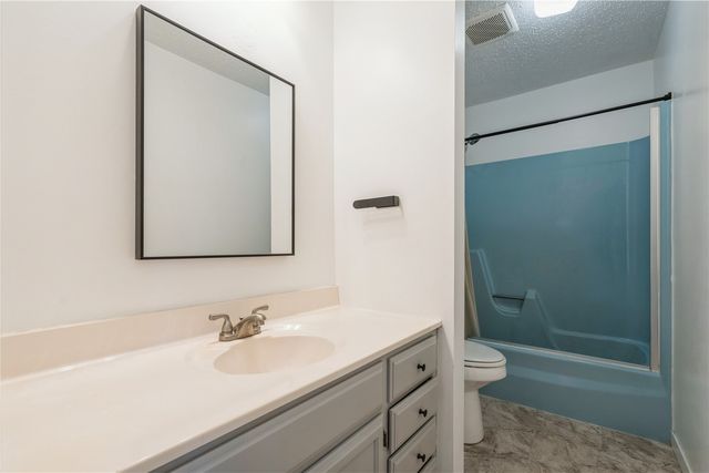 109 Sand Ln NW, Cedar Rapids, IA 52405